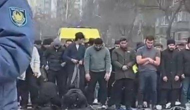 Молящиеся перекрыли дорогу в Алматы: полиция начала проверку
