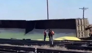 В Атырауской области с рельсов сошли вагоны с серой