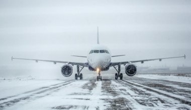 Авиарейсы задерживаются в аэропорту Алматы из-за снегопада