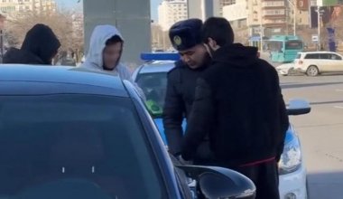 Водители элитных авто танцевали лезгинку прямо на проезжей части в Актау
