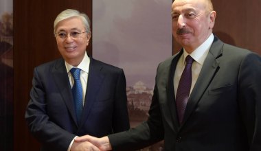 День рождения, торговля и экономика: Токаев поговорил с Ильхамом Алиевым