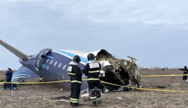 Крушение самолета в Актау: Азербайджан и Россию допустят к расследованию