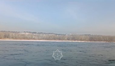 Автомобиль с людьми рухнул в Иртыш: водитель перепутал педали