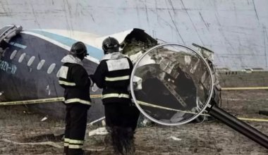 Крушение самолета AZAL в Актау: черные ящики привезли в Казахстан