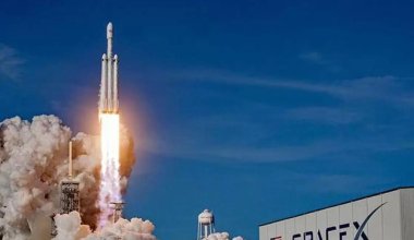 Крупнейшая доставка: SpaceX запустила на Луну ракету с двумя частными модулями