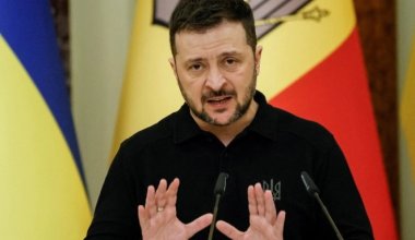 “Если завтра половина армии уйдет, надо было сдаваться в первый день” - Зеленский