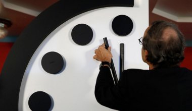 Часы Судного дня: 89 секунд до полуночи — человечество на грани катастрофы