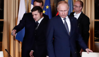 Я не хочу быть тем человеком, который помог Путину оккупировать мою страну - Зеленский