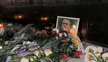 Первая годовщина: память Алексея Навального почтили в Казахстане