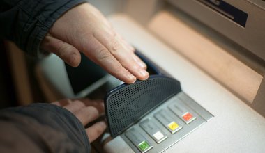 Несмотря на санкции: в Казахстане растёт число терминалов, принимающих российские карты «Мир»