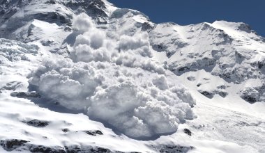 Сход еще одной лавины зафиксировали близ Алматы