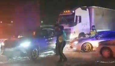 Затор из 500 автомобилей образовался на трассе Караганда – Астана