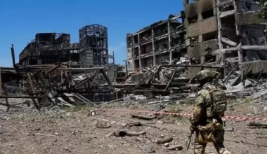 Атака российских дронов - обломки упали на территорию школы в Киеве
