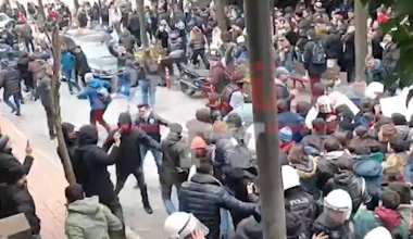 В Стамбуле вспыхнули протесты после задержания мэра Экрема Имамоглу