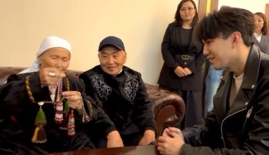 87-летняя поклонница вручила Димашу особенный подарок