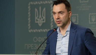 Зеленский ввёл санкции против Арестовича: заблокированы активы и соцсети