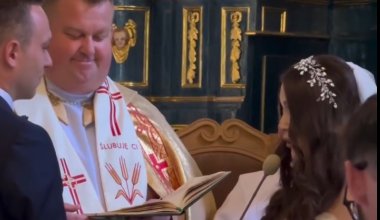 Венчание казашки в церкви обсуждают пользователи Сети