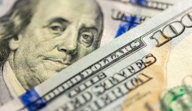 Продажи долларов в Казахстане показали четырехлетний минимум