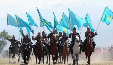 Казахи успешно эксплуатируют роль потомков Чингисхана − кыргызский историк