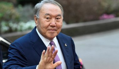 В законе об амнистии все еще фигурирует “Елбасы”, заявил депутат