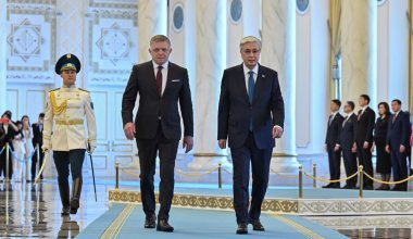 Роберт Фицо приехал в Казахстан: как его встретили в Акорде и что он обсудил с Токаевым