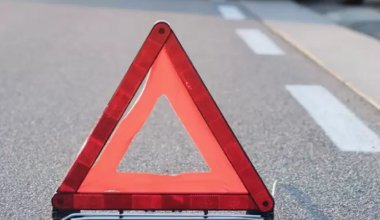 Водитель “скорой” насмерть сбил пешехода на трассе Алматы-Усть-Каменогорск