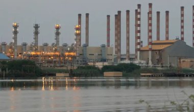 Иран спешно вывозит нефть из хранилищ