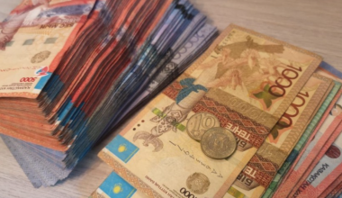 Чиновника из СКО поймали на взятке в 9,5 млн тенге