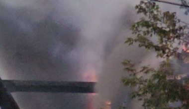 В Усть-Каменогорске вспыхнул крупный пожар