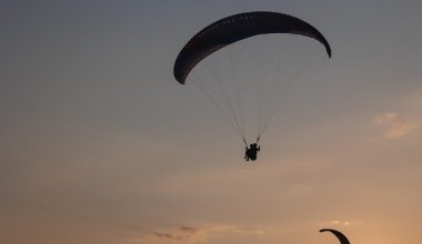 Курсант погиб во время учебных парашютных прыжков в Актобе