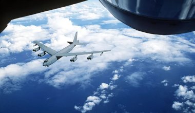 Пассажирский самолет чуть не столкнулся с бомбардировщиком в США
