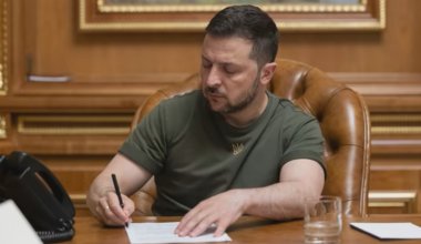 Зеленский подписал скандальный закон, ограничивающий независимость НАБУ и САП