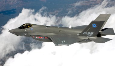 Военный истребитель разбился в США