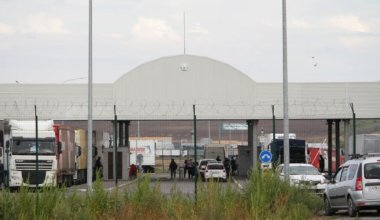 Автобусам разрешили пересекать границу через пост «Сырым»