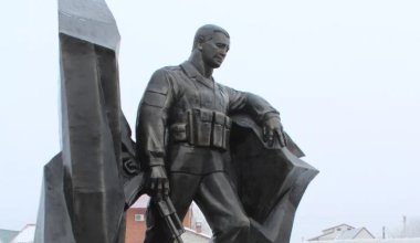 На акима Уральска подали в суд из-за памятника