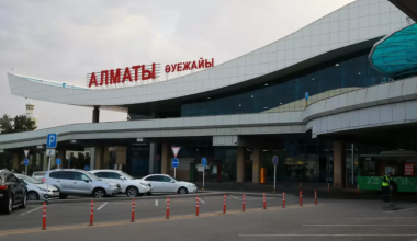 Пассажир пытался покончить с собой в туалете аэропорта Алматы