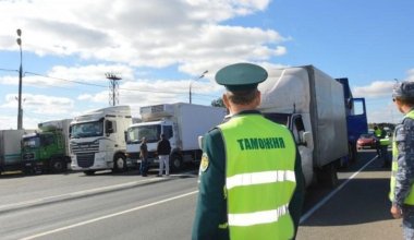 Россия развернула казахстанские фуры