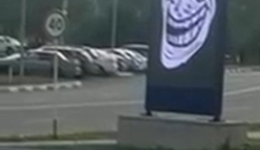 В Костанае подросток взломал экран и запустил собственную трансляцию