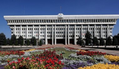 Сбор подписей за роспуск парламента запустили депутаты в Кыргызстане