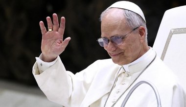 Токаев поздравил Папу Римского с 70-летием