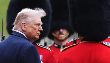 Король Карл III примет Трампа в Виндзорском замке - кто встретил лидера США