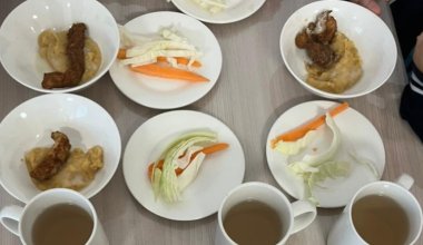 "Как в зоопарке": казахстанцы обсуждают бесплатное школьное питание