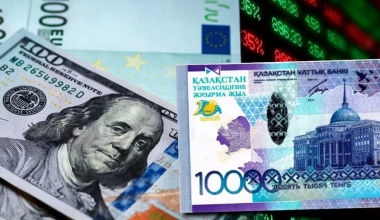 Cколько стоят доллар, евро и рубль в обменниках Казахстана
