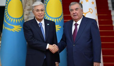 Токаев прилетел в Таджикистан: о чем говорил президент Казахстана с Рахмоном