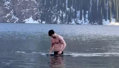 Полиция не будут штрафовать Дурова за купание в Кольсае