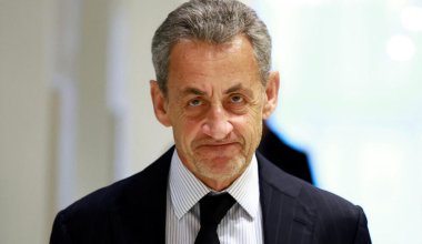 Экс-президента Франции Николя Саркози обязали отправиться в тюрьму