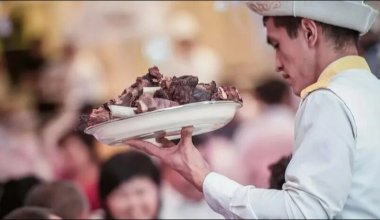 Ресторанам и кафе запретили взимать плату за обслуживание в Кыргызстане