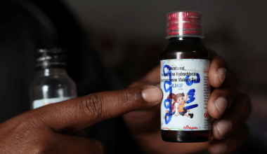 Индия ужесточает контроль над лекарствами после гибели детей от сиропа от кашля