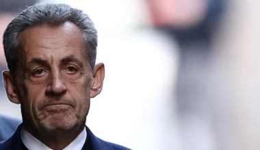 Бывшего президента Франции Саркози в тюрьме будут охранять полицейские