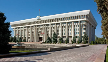 Депутатам перестали платить зарплату в Кыргызстане